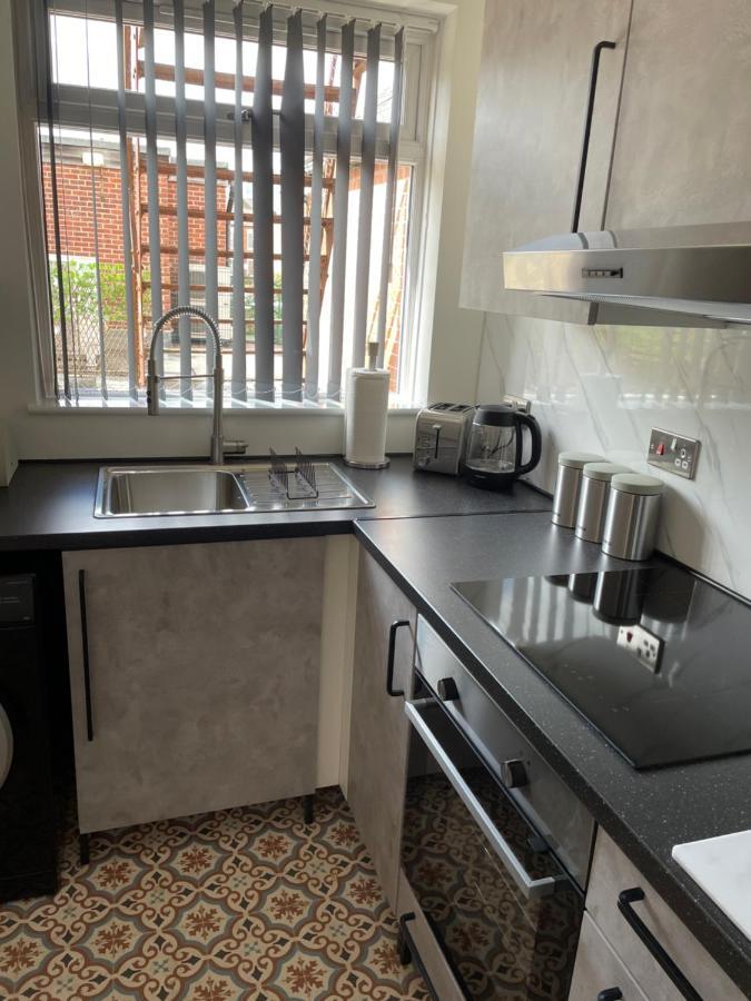 Lovely 2 Bed Apartment, Arnold Town Centre. Nottingham Bagian luar foto