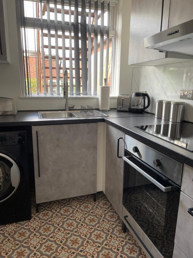 Lovely 2 Bed Apartment, Arnold Town Centre. Nottingham Bagian luar foto